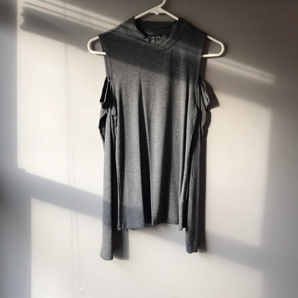 Open shoulder long sleeve top